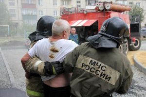 В Еманжелинске во время пожара жильцы пятиэтажки спасли соседа