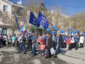 В Еманжелинске первомайская демонстрация собрала около шести тысяч жителей района