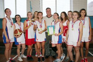 В Еманжелинске Кубок Юрия Афонькина в четвертый раз выиграли баскетболистки 15-й школы