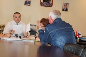 В общероссийский день приема граждан к главе Еманжелинского района обратилось 18 человек