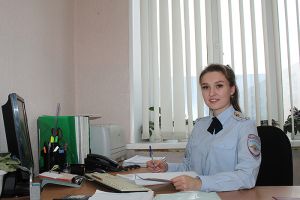 Самый молодой дознаватель еманжелинской полиции Елена Первухина с детства мечтала  помогать людям