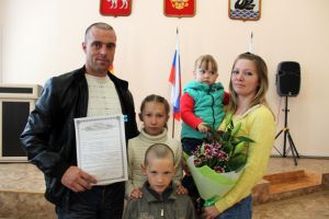 Счастливая семья Мельянцевых: Сергей, Алина с дочками Полиной, Варварой и сыном Алексеем