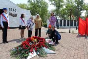 Вечный огонь в Еманжелинске озаряет имена героев войны и труда, высеченные на мраморных плитах мемориала Славы