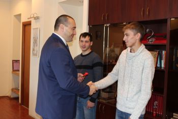 Двое юных жителей Еманжелинского района получили ключи от собственных квартир