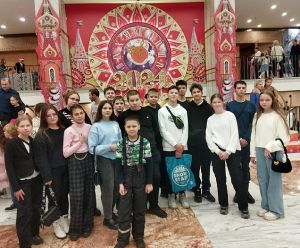 Ребятам еманжелинской школы № 2 посчастливилось побывать в предновогодней праздничной Москве