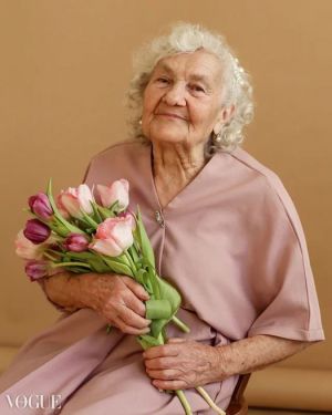 83-летняя жительница Красногорского Еманжелинского района Лидия Тучкова попала на страницы мирового журнала о моде