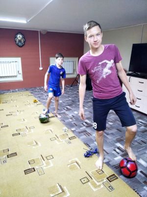 Футболисты красногорского клуба «Старт» Еманжелинского района на самоизоляции занимаются спортом по видеоурокам