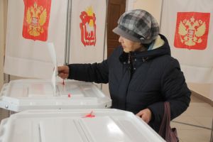 По данным на 12 часов в Еманжелинском районе сегодня, 15 марта, проголосовало более трех с половиной тысяч избирателей