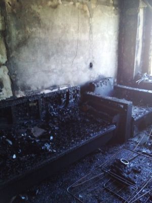 В Красногорском огнеборцы эвакуировали из горящей квартиры мужчину и женщину