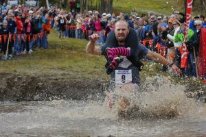 В Еманжелинске впервые пройдет открытый чемпионат по переноске жен