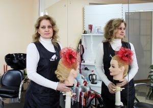 Хозяйка парикмахерской «Имидж» в Еманжелинске Юлиана Евглевская начинала бизнес вместе с мамой, от которой ей передалась любовь к профессии
