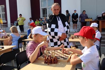 В шахматном турнире, посвященном юбилею Красногорского, сразили 35 спортсменов