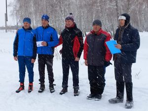 Еманжелинские лыжники провели соревнования «Новогодняя верста»