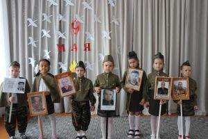 Коллектив еманжелинского детсада № 15 подготовил концерт для ветеранов, посвященный Дню Победы