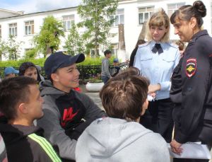 Еманжелинские полицейские провели беседы с ребятами в пришкольных лагерях
