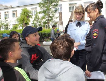 Еманжелинские полицейские провели беседы с ребятами в пришкольных лагерях