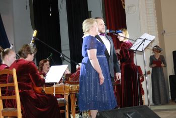 Еманжелинский муниципальный русский оркестр «Садко» накануне Дня Победы выступил с большой программой