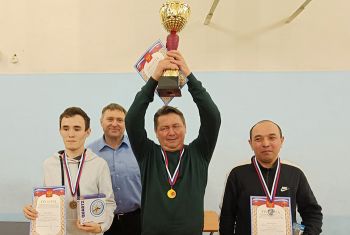 Дмитрий Абдрашитов из Еманжелинска стал абсолютным победителем открытого шахматного турнира в Еткуле