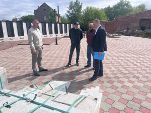В Еманжелинске идет реконструкция центральной части мемориала