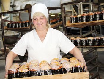 В Еманжелинском районе помимо выпуска традиционной продукции пекари  выпекают и пасхальную сдобу