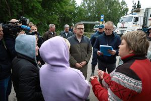 Губернатор Алексей Текслер поручил главе Еманжелинского района Евгению Светлову продолжать работу с жителями, пострадавшими от подтопления