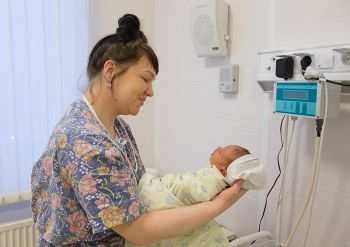 В Челябинской области по инициативе Алексея Текслера увеличено единовременное пособие при рождении ребенка