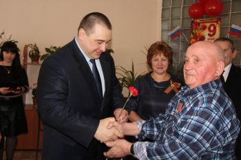 В прошлом году всем ветеранам войны глава района Евгений Светлов вручил юбилейные награды