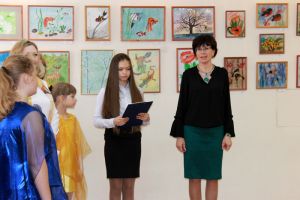 В еманжелинском музее открылась выставка, посвященная 65-летию ЦДТ «Радуга»