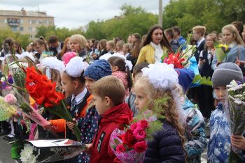 В Еманжелинском районе 673 первоклассника сели за парты