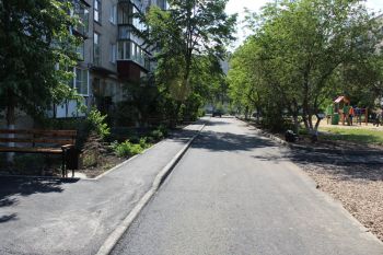 В Еманжелинске заасфальтировали первый двор по программе «Комфортная городская среда»