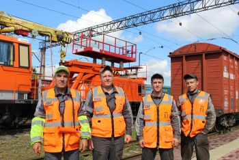 На станции Еманжелинск работают профессионалы, которые обеспечивают бесперебойное движение пассажирских поездов и грузовых составов
