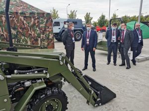 Губернатор Челябинской области посетил выставку на форуме «Армия-2020», где представлены мини-трактора из Еманжелинска