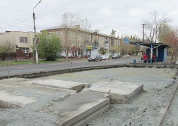 В Еманжелинске в районе автостанции идет строительство новой разворотной площадки