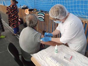 Районная больница Еманжелинска проводит вакцинацию от гепатита А жителей, эвакуированных в пункты временного размещения из-за подтопления