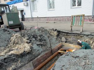 На участке между Комсомольской площадью и улицей Гагарина уложили новые трубы теплотрассы