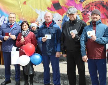 В Еманжелинске активистам вручили знаки отличия ГТО, и вновь прошла массовая сдача норм