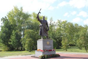 В поселке Красногорском Еманжелинского района воздвигнут памятник советскому солдату–победителю
