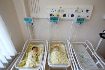 В Челябинской области заработал телефон «горячей линии» по вопросам новых пособий при рождении детей