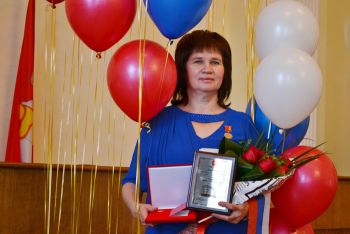Как лауреат Нина Михайловна Марьина награждена дипломом, медалью, нагрудным знаком и премией