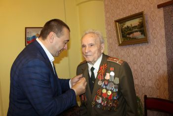 Житель Еманжелинска, фронтовик Иван Давиденко отмечен медалью «90 лет ВДВ»