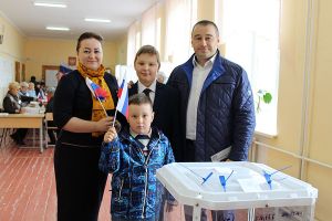 Глава Еманжелинского района Евгений Светлов проголосовал на выборах губернатора Челябинской области