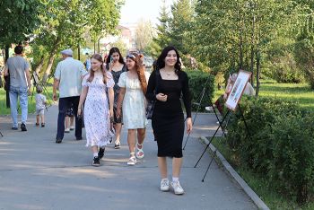 Праздник-фестиваль собрал в городском сквере еманжелинцев и гостей города разного возраста