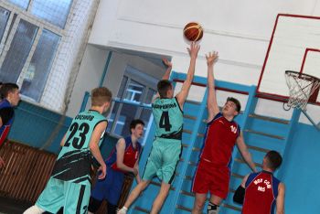 В Еманжелинске девять школьных баскетбольных сборных борются за звание чемпиона
