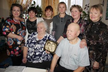 Лидия Ивановна и Владимир Иванович и шесть дочерей - Галя, Ира, Наташа, Лена, Вера, Света