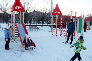 В поселке Зауральском Еманжелинского района открылась новая детская площадка
