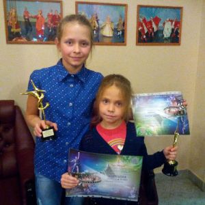 Юные артистки Еманжелинского района, сестры Синицыны, поступили в школу мюзикла Бориса Каплуна