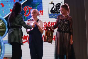 В Батуринском на Дне поселка активная молодежь принимала поздравления от «Движения Первых»