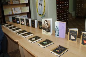 В еманжелинской библиотеке имени Ирека Сабирова прошел вечер поэзии, посвященный Дню семьи, любви и верности.
