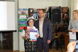 Жители Еманжелинска пополнили библиотечный фонд