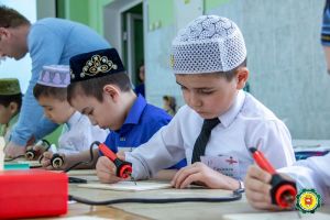 Альбина Мухамедзянова и Камиль Гасимов из Еманжелинска участвуют в детских конкурсах татарских красавиц и настоящих батыров